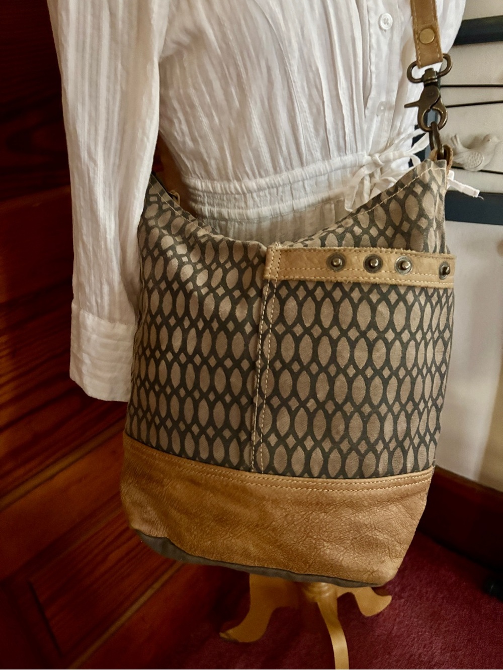 Myra Gray Pattern & Tan Leather Shoulder Bucket Bag Purse - Picture 6 of 9